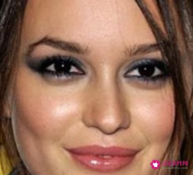 绯闻女孩钟情迷人烟熏妆