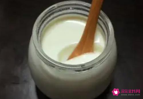 支招给你用酸奶美容