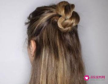 圆脸自己怎么扎头发简单好看