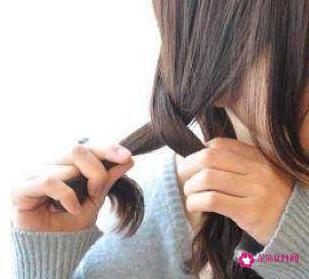 圆脸自己怎么扎头发简单好看