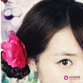 圆脸自己怎么扎头发简单好看