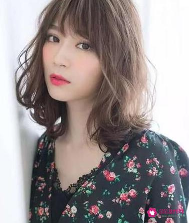 长脸女生适合什么样的刘海发型