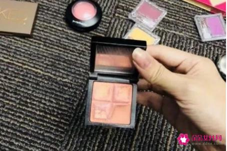 四种腮红的正确使用方法