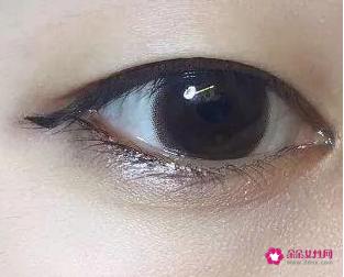 单眼皮如何画眼线