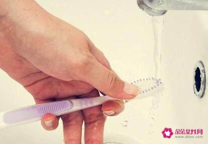 让睫毛保持卷翘的技巧