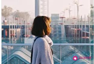 50岁女人留啥发型好看瓜子脸