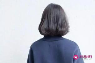 50岁女人留啥发型好看瓜子脸