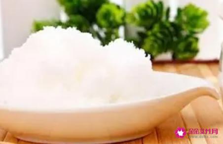 白糖水洗脸的正确方法