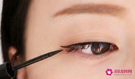 非主流完美眼妆是怎样的