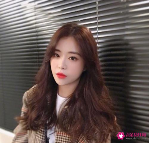 超火的气质甜美减龄波浪长卷发