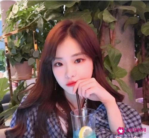 超火的气质甜美减龄波浪长卷发