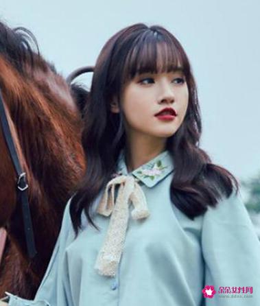 超火的气质甜美减龄波浪长卷发