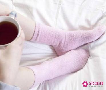 为什么皮肤会出现一小块白色