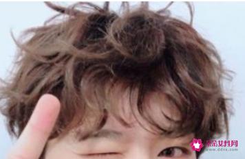 圆脸适合什么发型男学生