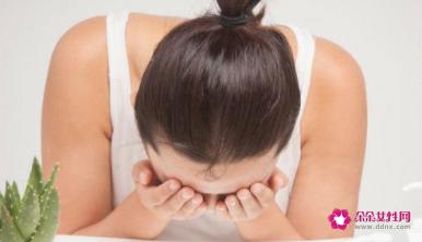 泡泡越多的洗面奶越好用吗