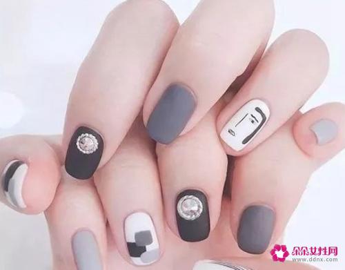 指甲彩绘图案简单图片