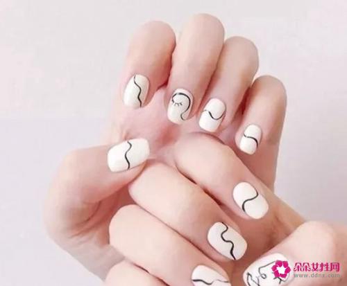 指甲彩绘图案简单图片