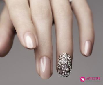 指甲油的正确涂法顺序图