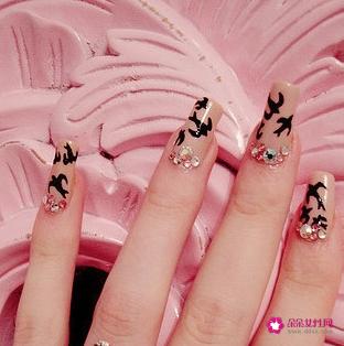 指甲油的正确涂法顺序图