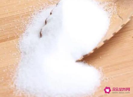 食用盐洗脸的功效与作用