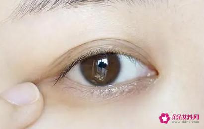 实用的眼部按摩手法