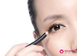 眼线的画法步骤图初学者