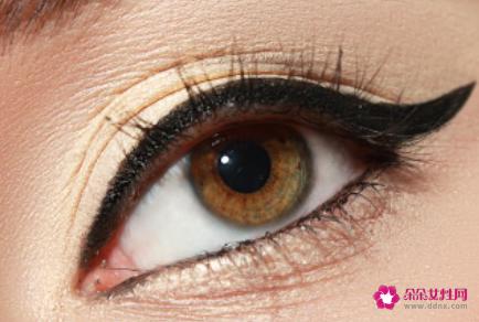 眼线的画法步骤图初学者