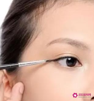 眼线的画法步骤图初学者
