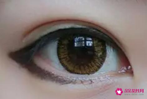 眼线的画法步骤图初学者