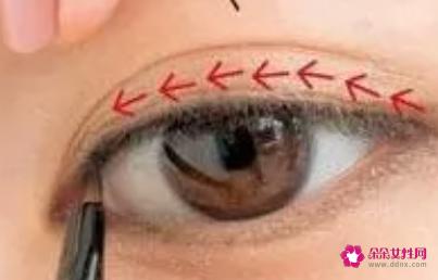 眼线的画法步骤图初学者