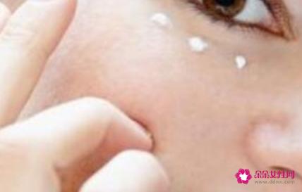 关于秋季护肤的小常识