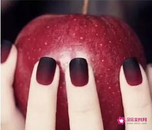 美甲图片新款式显白