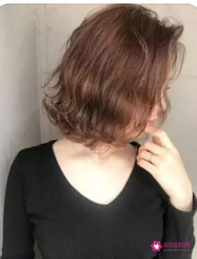 适合头顶头发少的女士发型