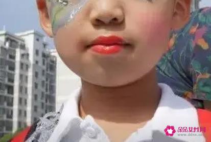 孩子上台表演化妆怎么画