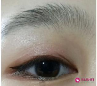 单眼皮怎么画眼线眼影