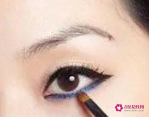 单眼皮怎么画眼线眼影