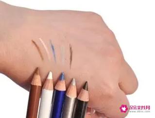 怎么选眼线笔颜色