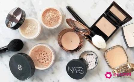 化妆品中的散粉有什么作用