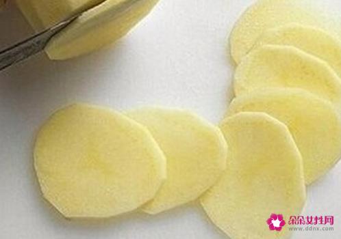 土豆美容护肤小窍门减少皱纹甩掉眼袋