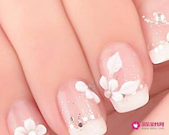 美甲雕花怎么做