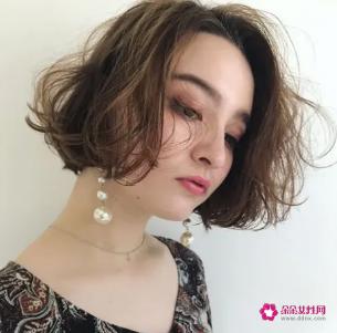 矮个子胖女人适合什么发型