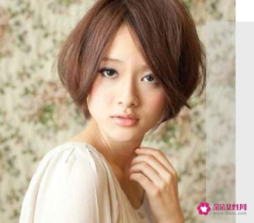 国字脸女生适合的发型