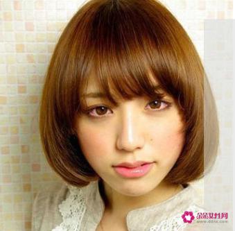国字脸女生适合的发型