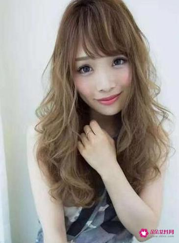 长脸女生适合什么样的发型