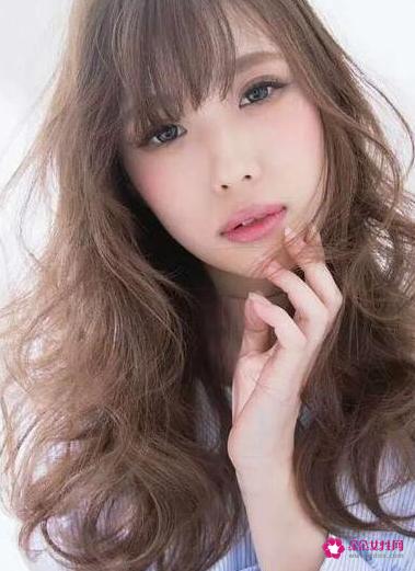 长脸女生适合什么样的发型
