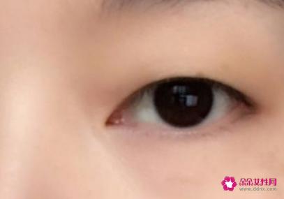 单眼皮怎么画眼线 初学者