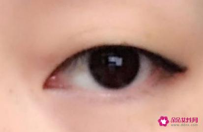 单眼皮怎么画眼线 初学者
