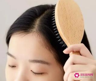 梳头发的正确方法