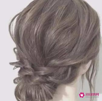 适合戴帽子的发型简单扎发