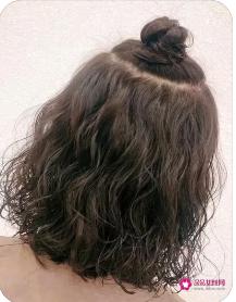羊毛卷发型图片女中长